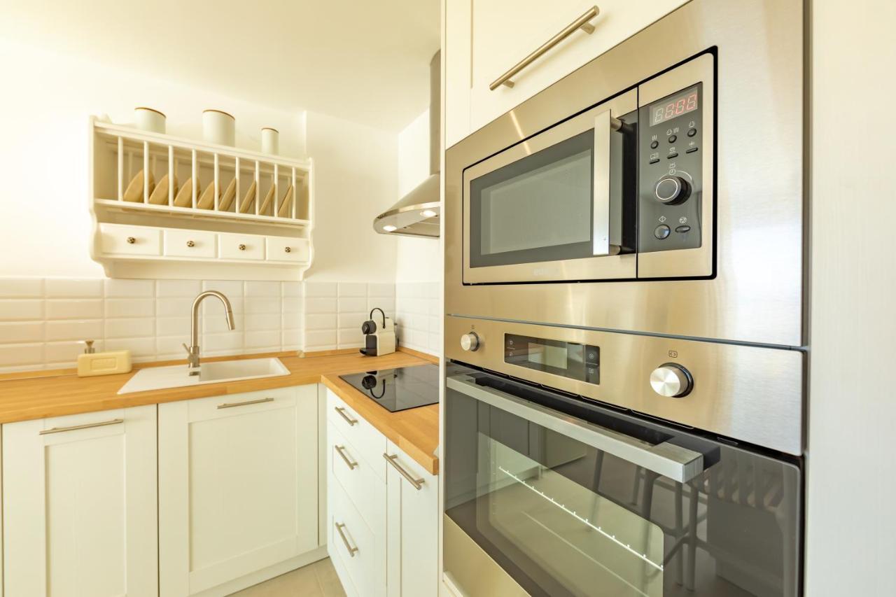Apartment Centric, Amazing Views, Garage And Fibre Wifi *